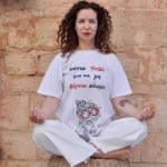 Μπλούζα t-shirt Με Ατάκα “Κάνω Yoga Για Να Μην Δέρνω Κόσμο!” 