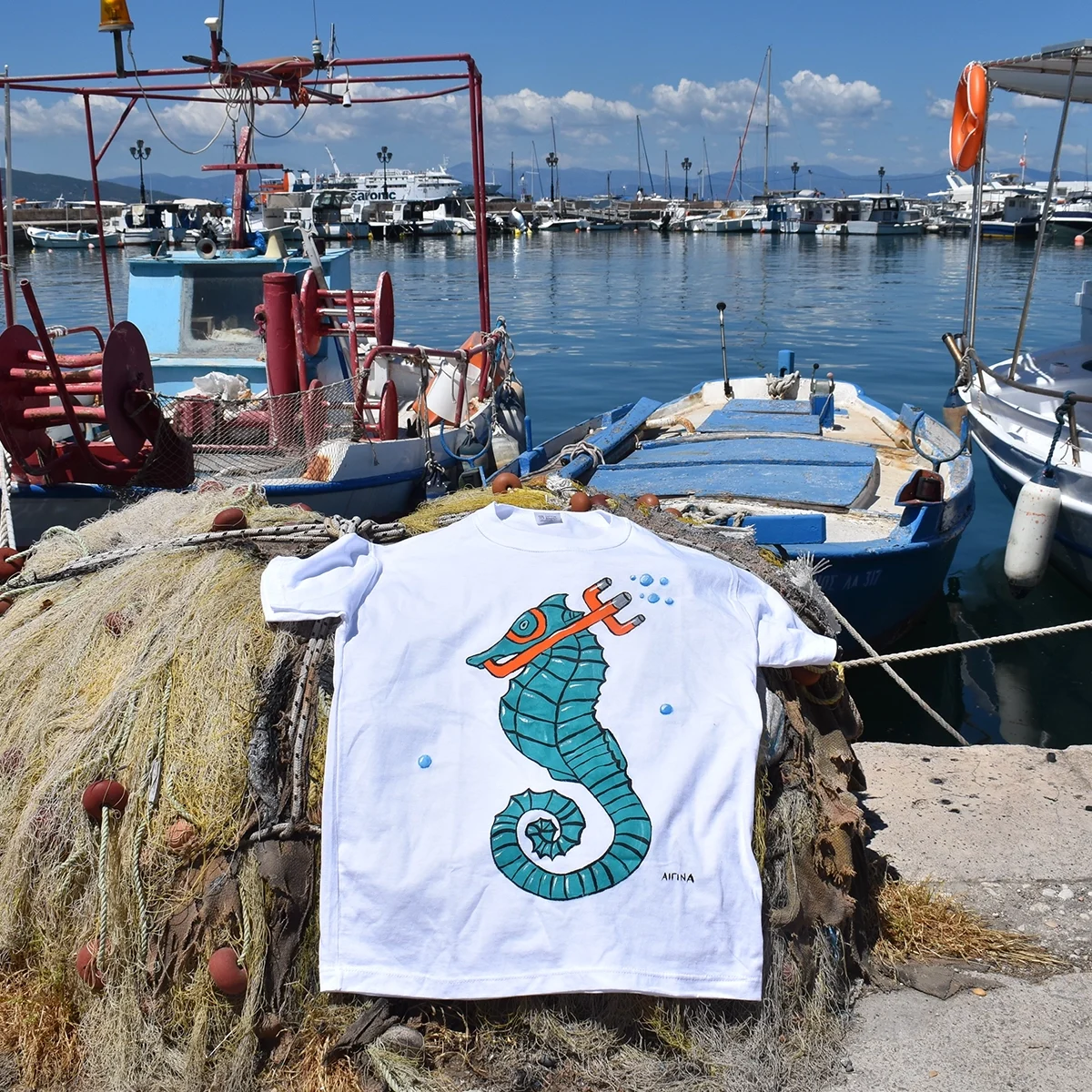 Παιδική Μπλούζα t-shirt Με Ατάκα “Ιππόκαμπος” Παιδική Μπλούζα t-shirt Με Ατάκα “Ιππόκαμπος”